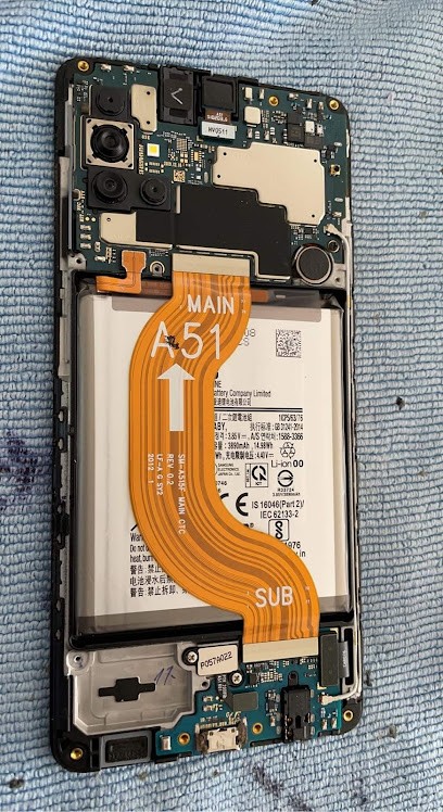 Oussouby L'artisan Du Numérique, Atelier de Réparation de Téléphone à Ménilles